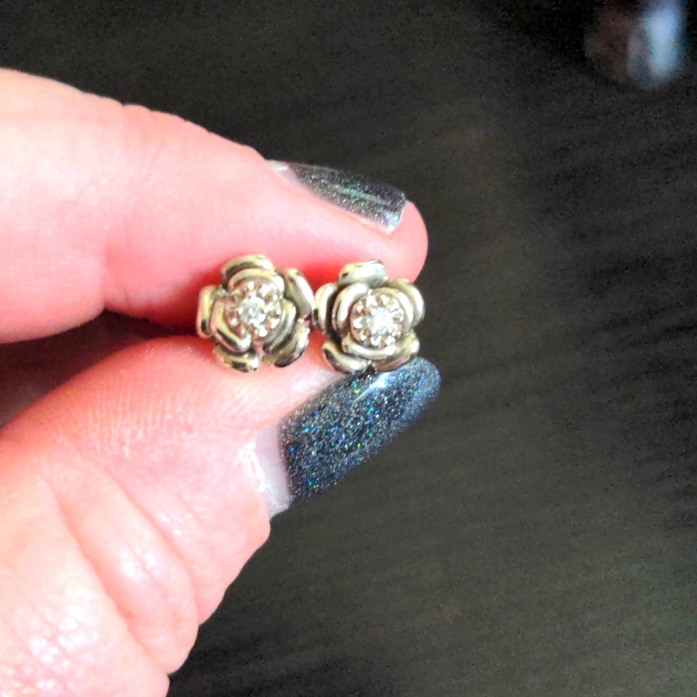 925 sterling silver rose stud earrings with diamond